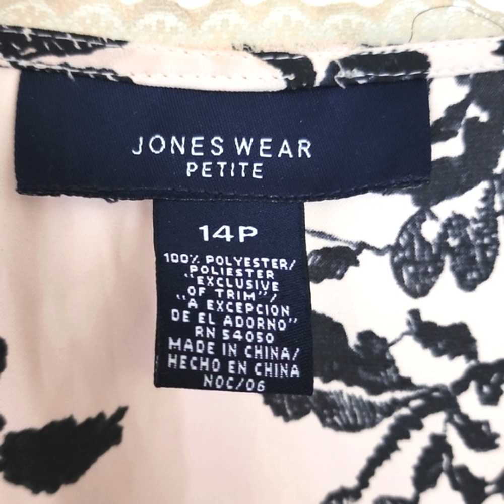 Jones New York. Womens Top Size 14 P Lightweight Light Pink Color - Picture 7 of 7